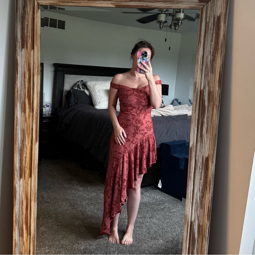 ASOS design off the shoulder asymmetric sude slit dress - Picture 5 of 5